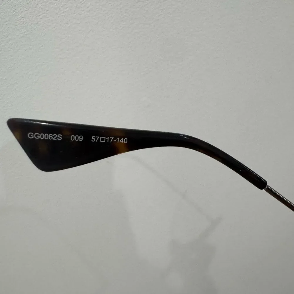 GUCCI Unisex Aviator sunglasses - Picture 6 of 6